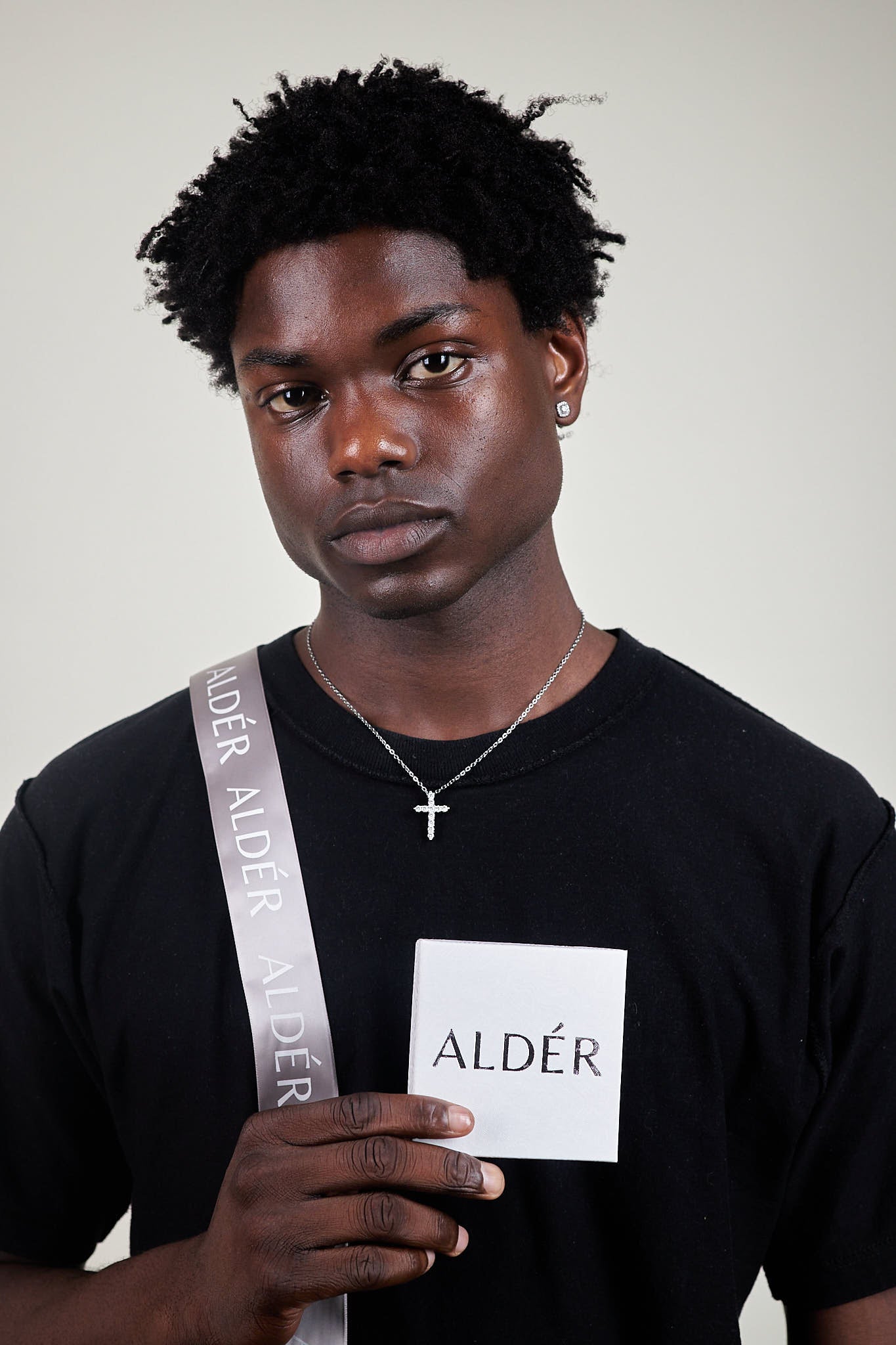 Sérénité Joaillerie Cross Diamond Necklace