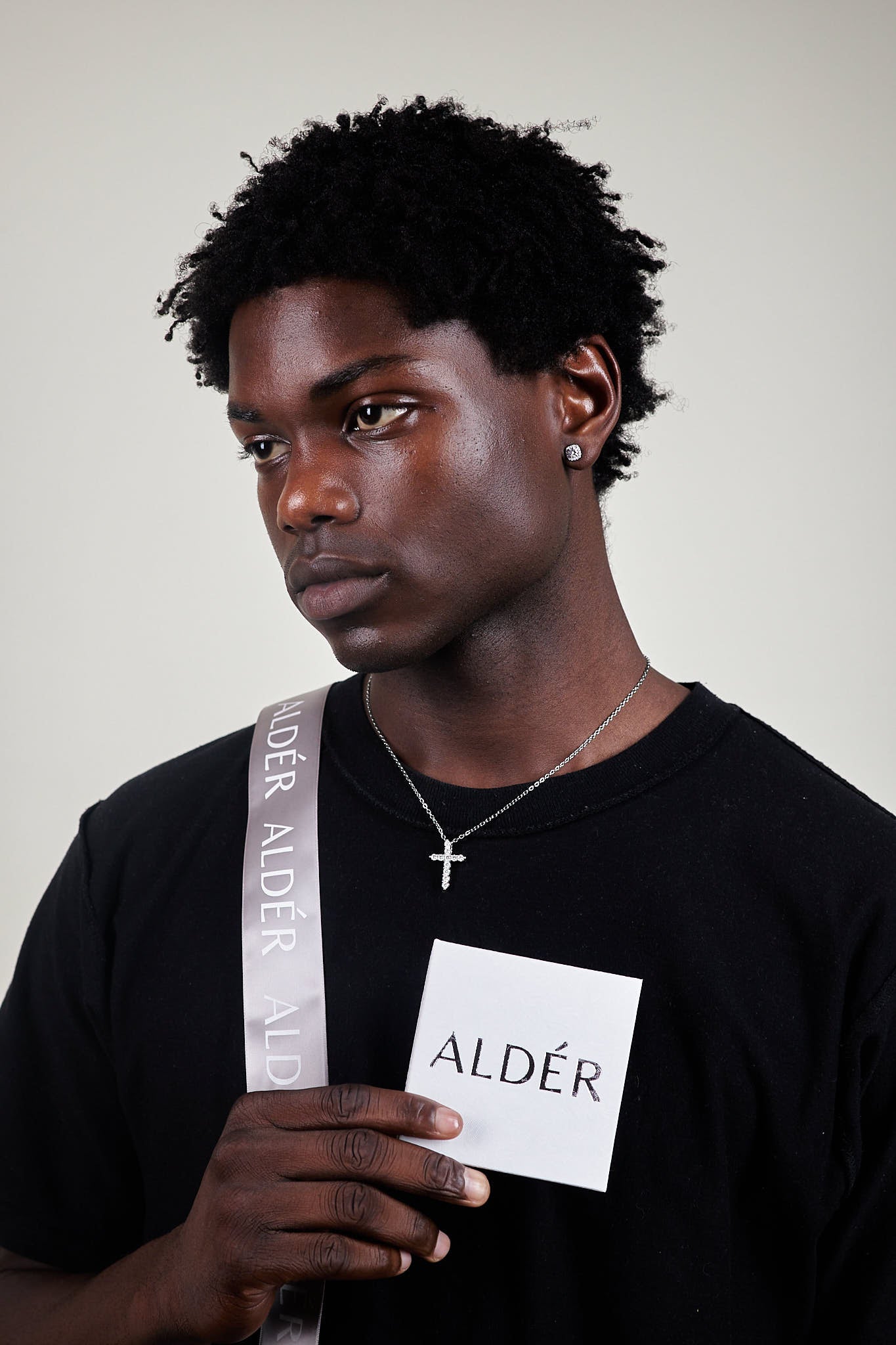 Sérénité Joaillerie Cross Diamond Necklace